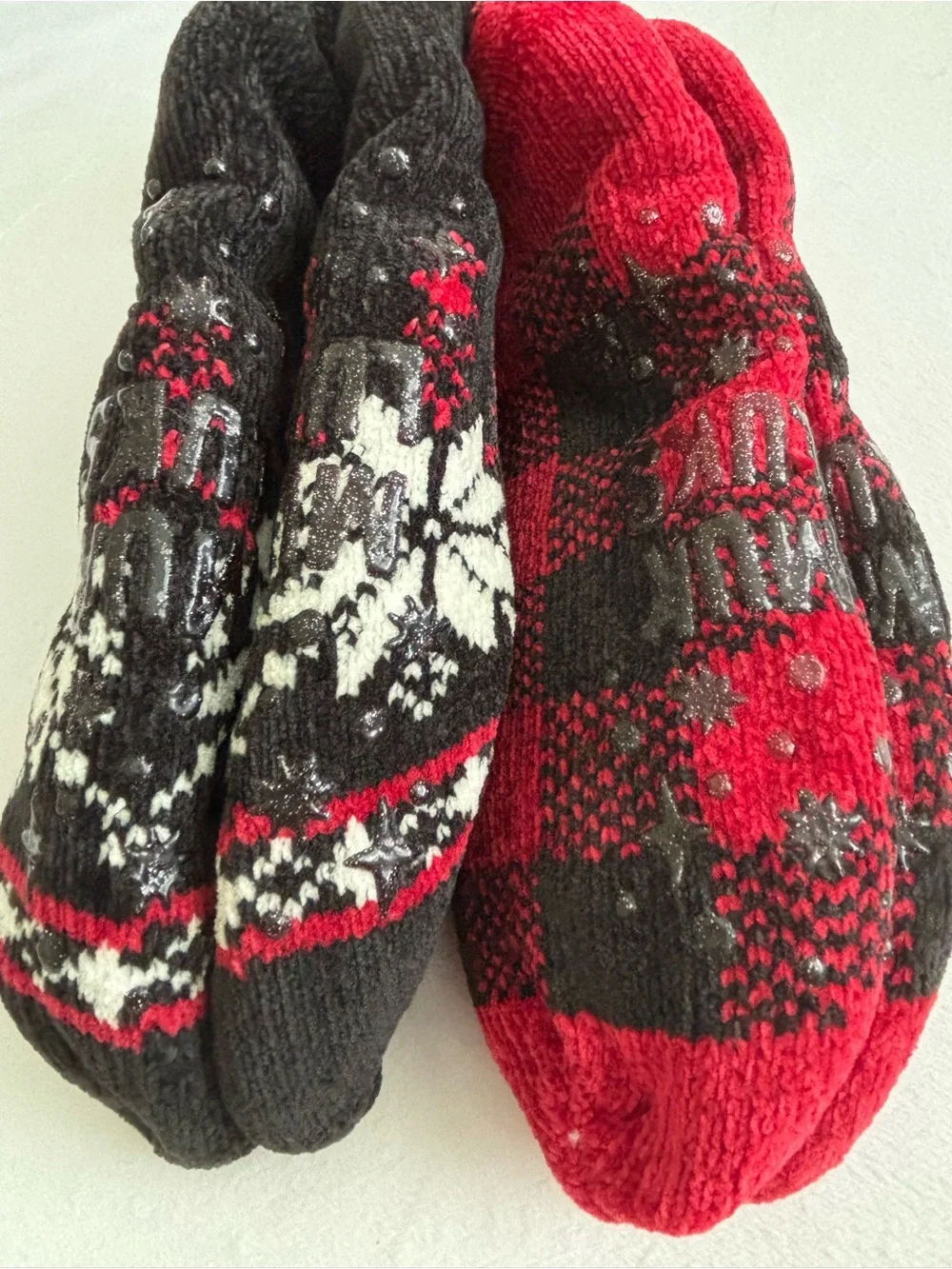 Muk Luks Cabin Socks Two Pairs Non Skid Size L/XL NWT